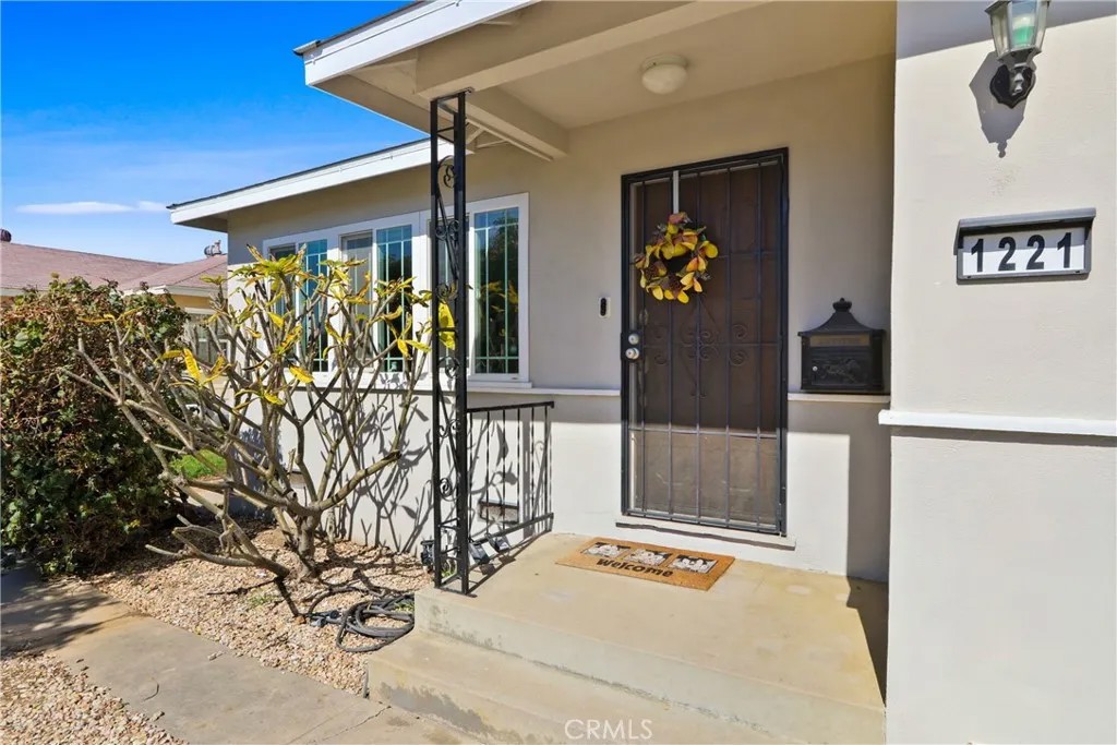 1221 Carlton
