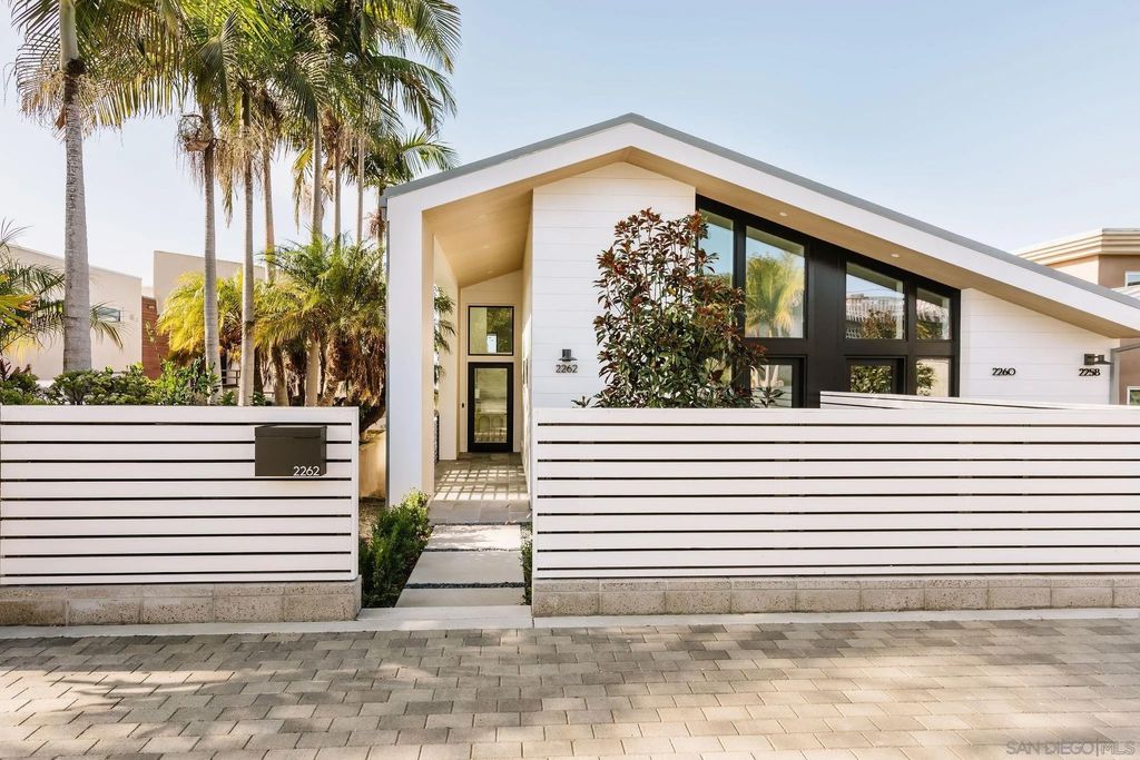 Photo of 2258 Cambridge Ave, Cardiff, CA 92007 (MLS # 2601072)