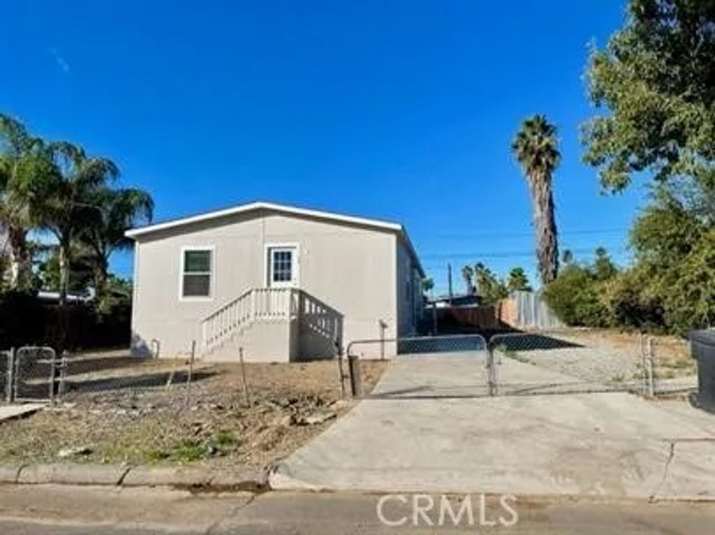 Photo of 120 Diana St, Perris, CA 92570 (MLS # SW26034962)