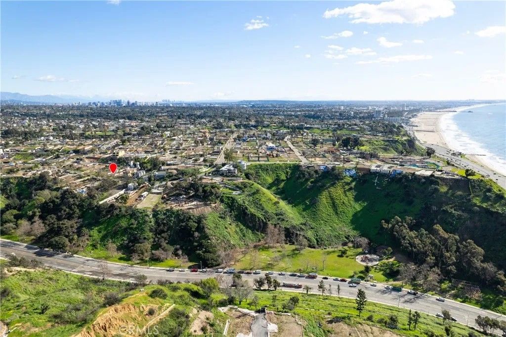 Photo of 560 Radcliffe, Pacific Palisades, CA 90272 (MLS # OC26007267)