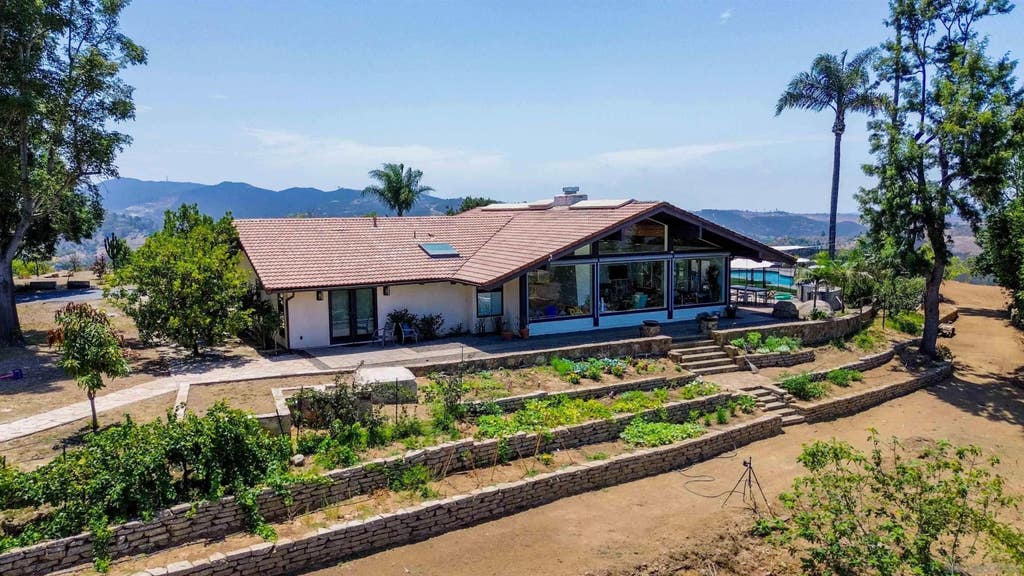 Photo of 30410 Calle La Reina, Bonsall, CA 92003 (MLS # 260019559)