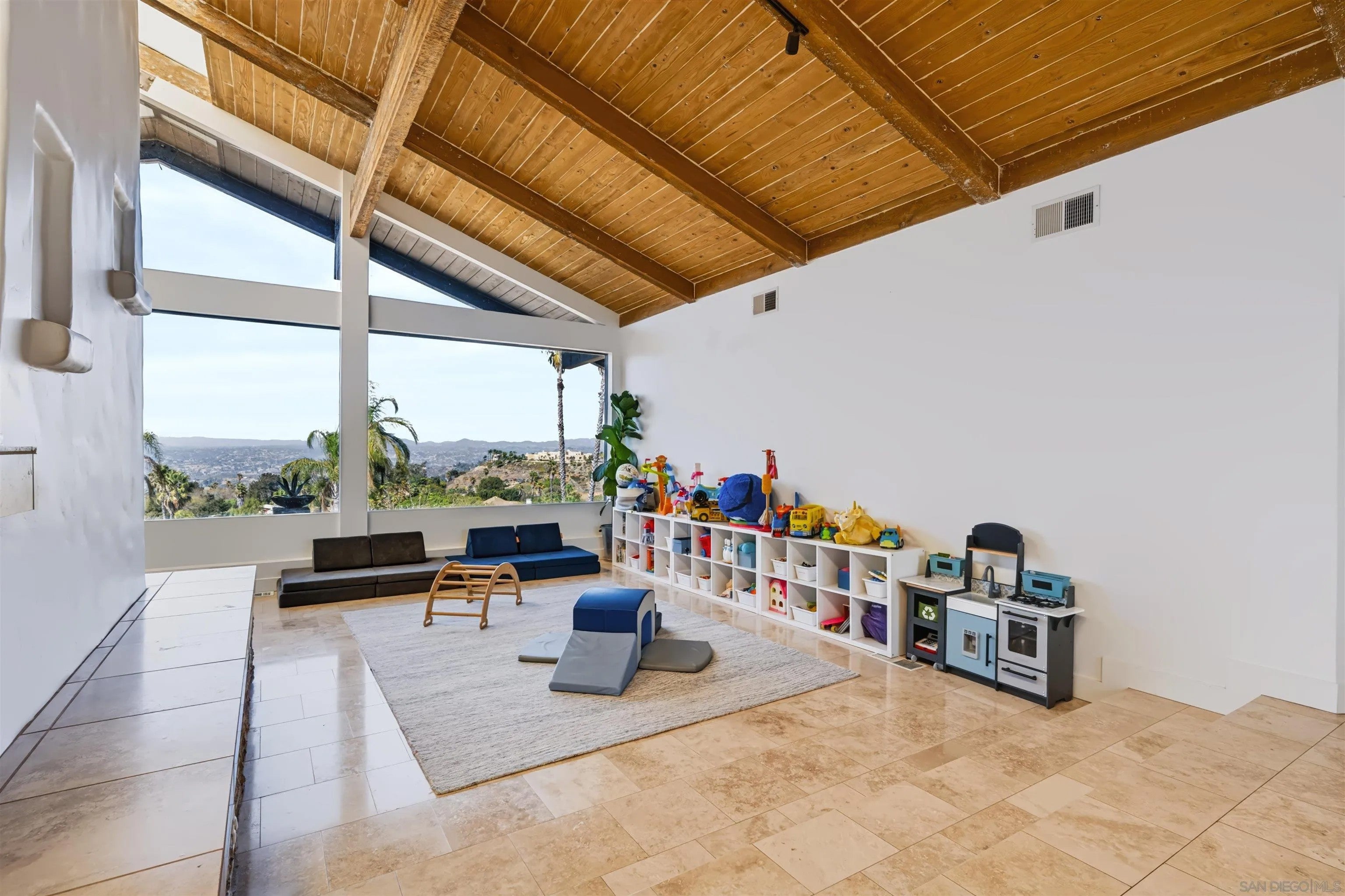 30410 Calle La Reina