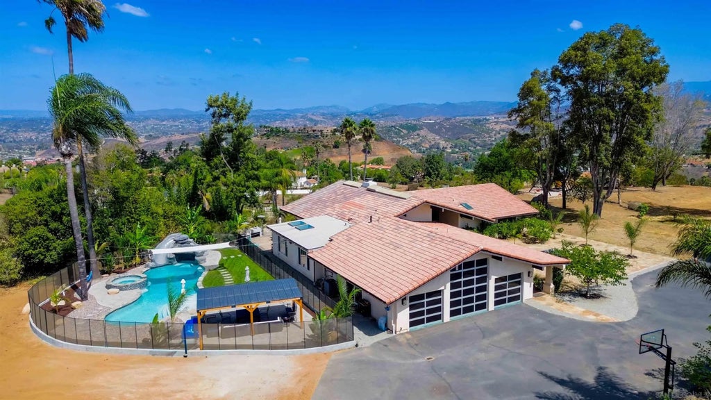 Photo of 30410 Calle La Reina, Bonsall, CA 92003 (MLS # 260019559)