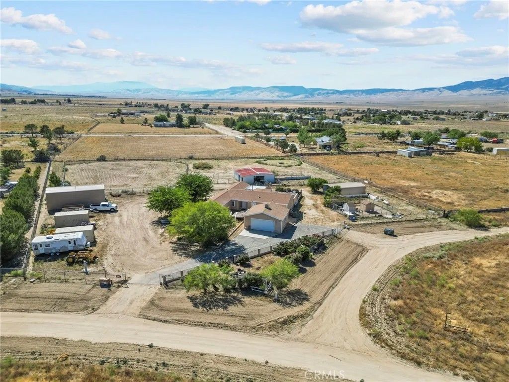 Photo of 25407 Eaglefall Avenue, Lancaster, CA 93536 (MLS # SR26088530)