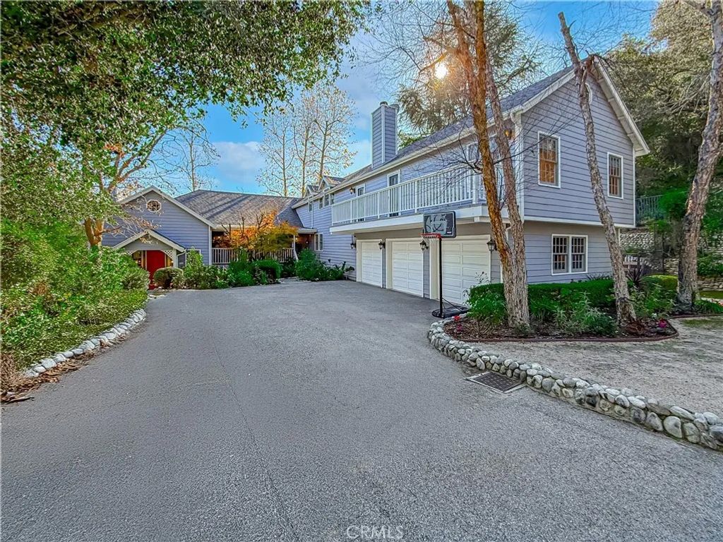 Photo of 5846 Fairview Place, Agoura Hills, CA 91301 (MLS # SR26009976)