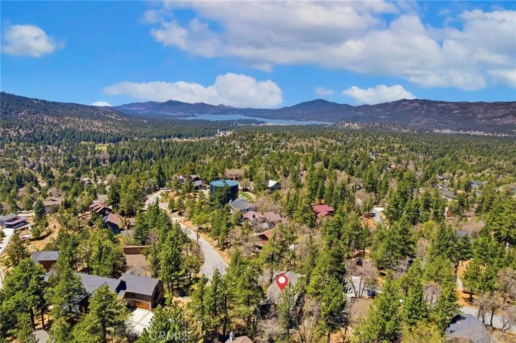Photo of 1584 Wolf Road, Big Bear Lake, CA 92315 (MLS # IG26091830)