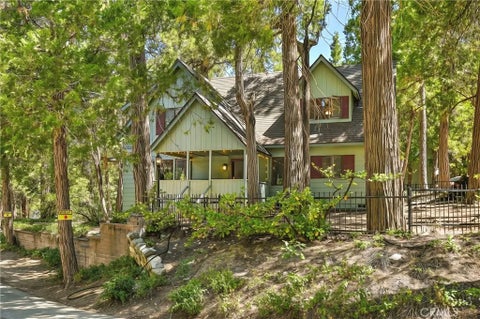 Photo of 157 Bret Harte Road, Lake Arrowhead, CA 92352 (MLS # IG26110911)
