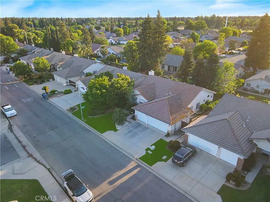 Photo of 8613 N Whitney Ave, Fresno, CA 93720 (MLS # FR26077653)