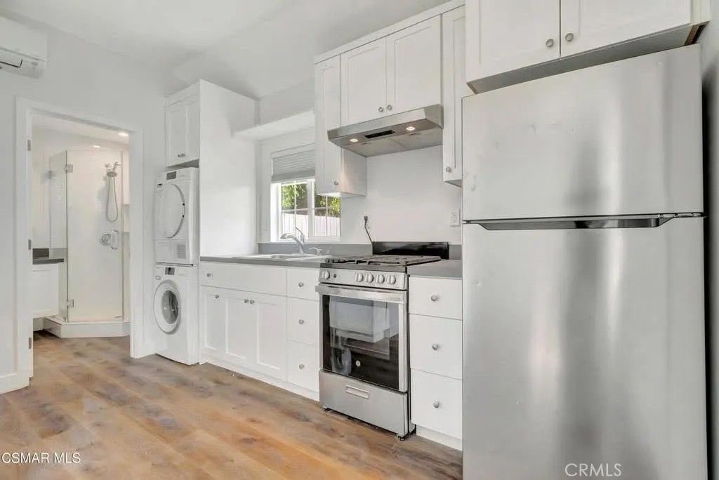 Photo of 18345 Bessemer Street, Tarzana, CA 91335 (MLS # SR26018919)