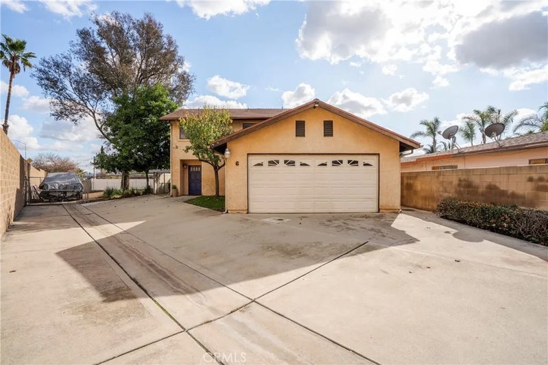 700 W 2nd Street