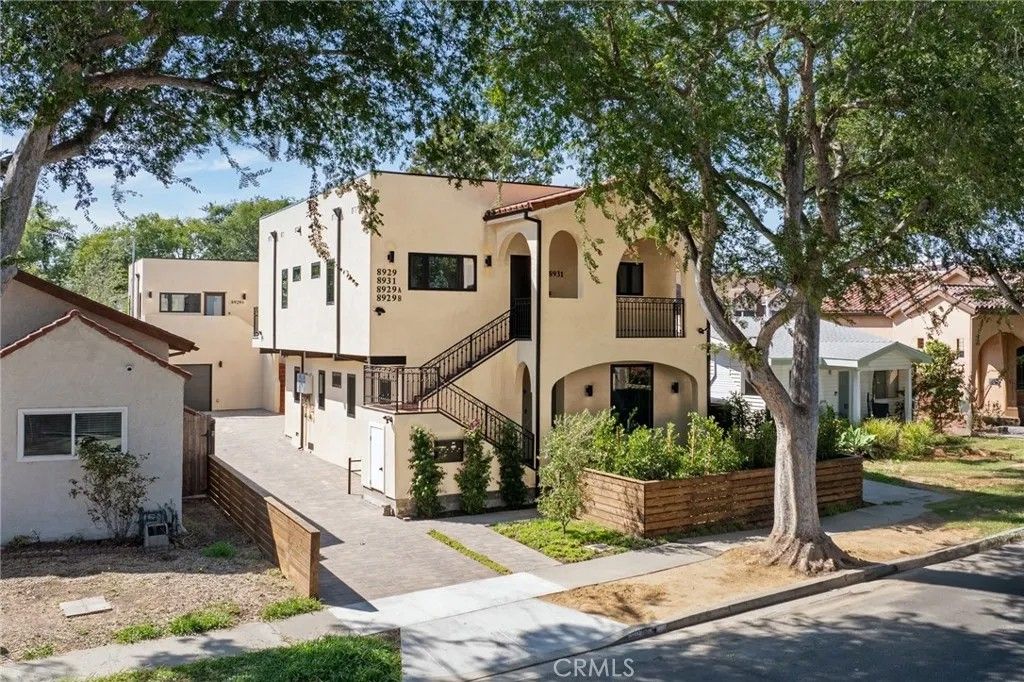 Photo of 8929 Hubbard Street, Culver City, CA 90232 (MLS # PW26080799)