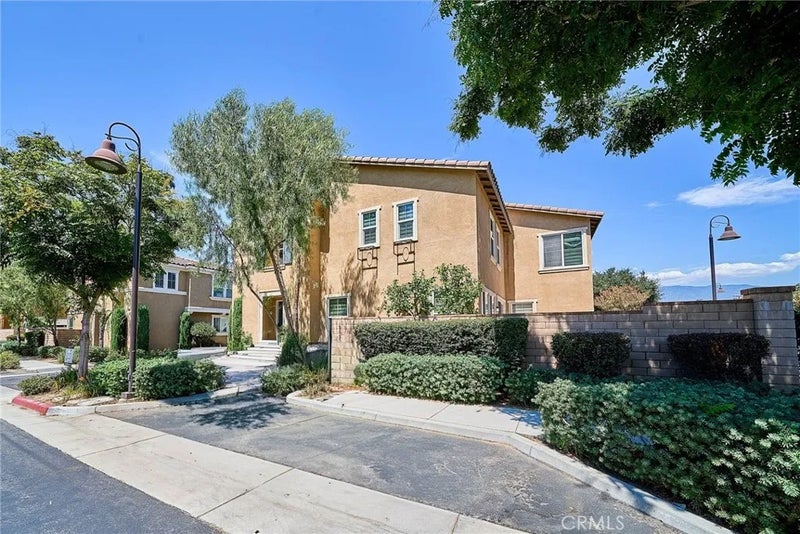 3051 E Via Corvina