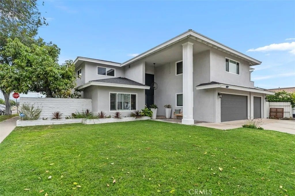 Photo of 13772 Ridgecrest Cir, Tustin, CA 92780 (MLS # PW25267400)