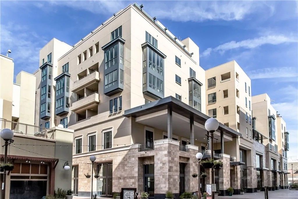 Photo of 39 S Los Robles Avenue #3006, Pasadena, CA 91101 (MLS # TR26061840)
