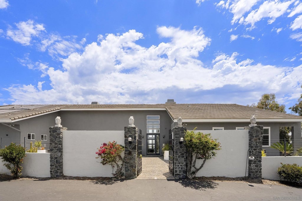 Photo of 28455 Meadow Mesa LN, Escondido, CA 92026 (MLS # 260015597)