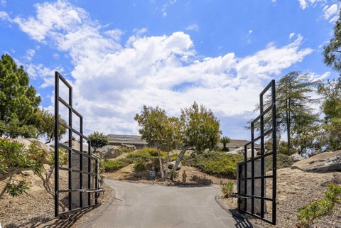 Photo of 28455 Meadow Mesa LN, Escondido, CA 92026 (MLS # 260015597)