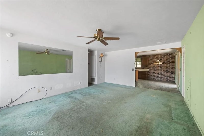 2302 E Wayne