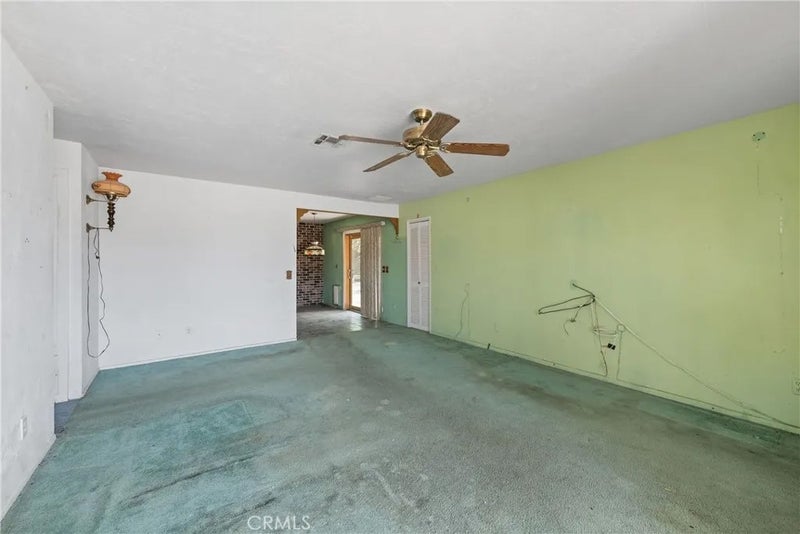 2302 E Wayne