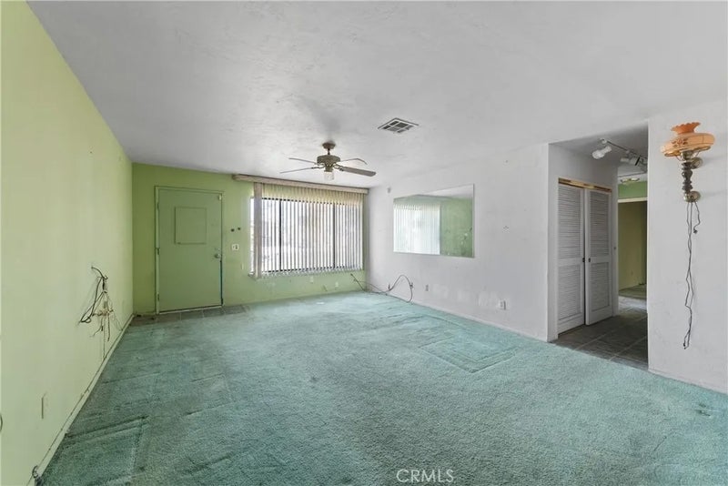 2302 E Wayne