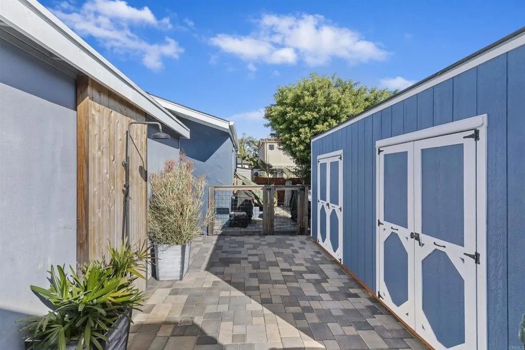 Photo of 142 E Glaucus Street, Encinitas, CA 92024 (MLS # NDP2601083)