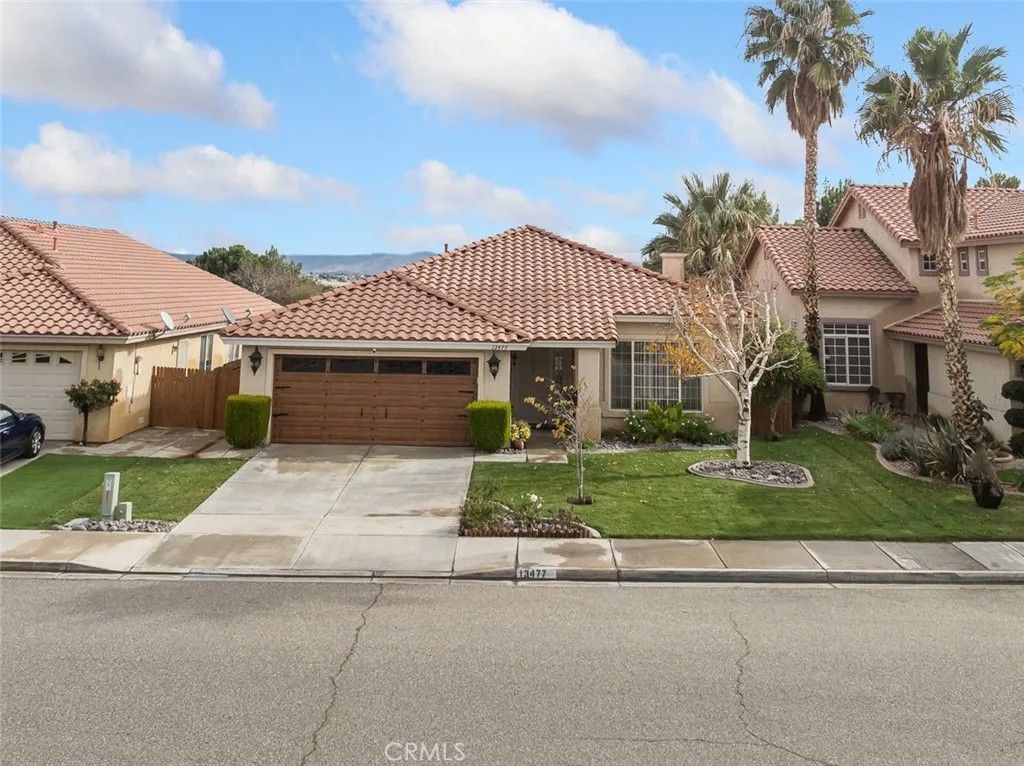 Photo of 13477 Lakeside Dr, Victorville, CA 92395 (MLS # HD25265483)