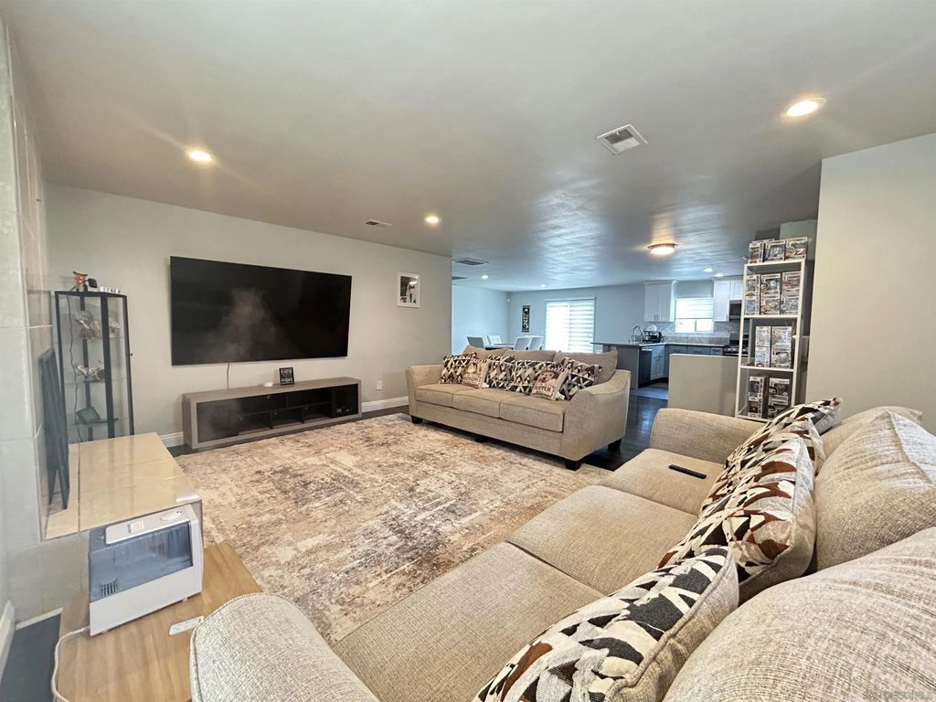 Photo of 1121 Grand Ave, Spring Valley, CA 91977 (MLS # 260011880)