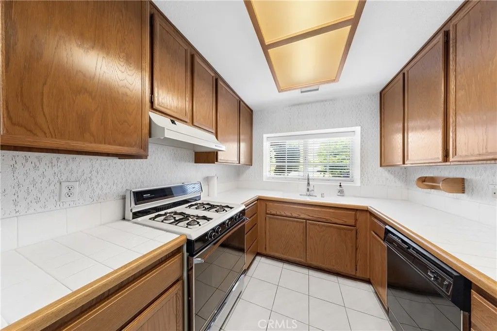 Photo of 1861 Loreto Glen, Escondido, CA 92027 (MLS # SW26049321)