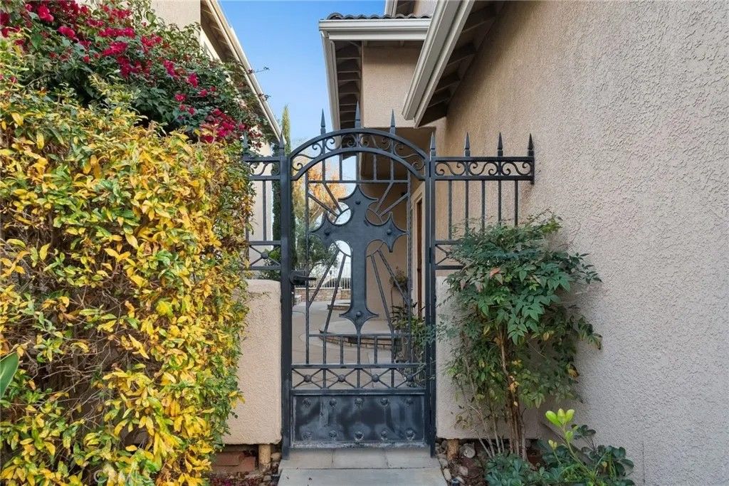 Photo of 27966 Via Mirada, Laguna Niguel, CA 92677 (MLS # SW25277695)