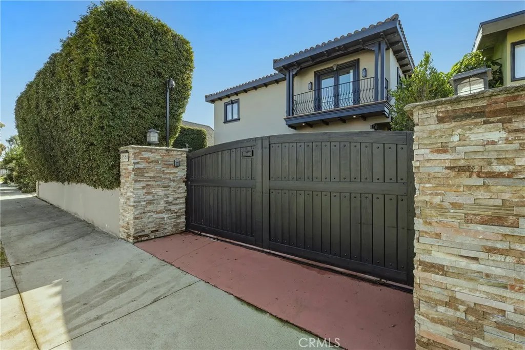 5558 Edgewood Place