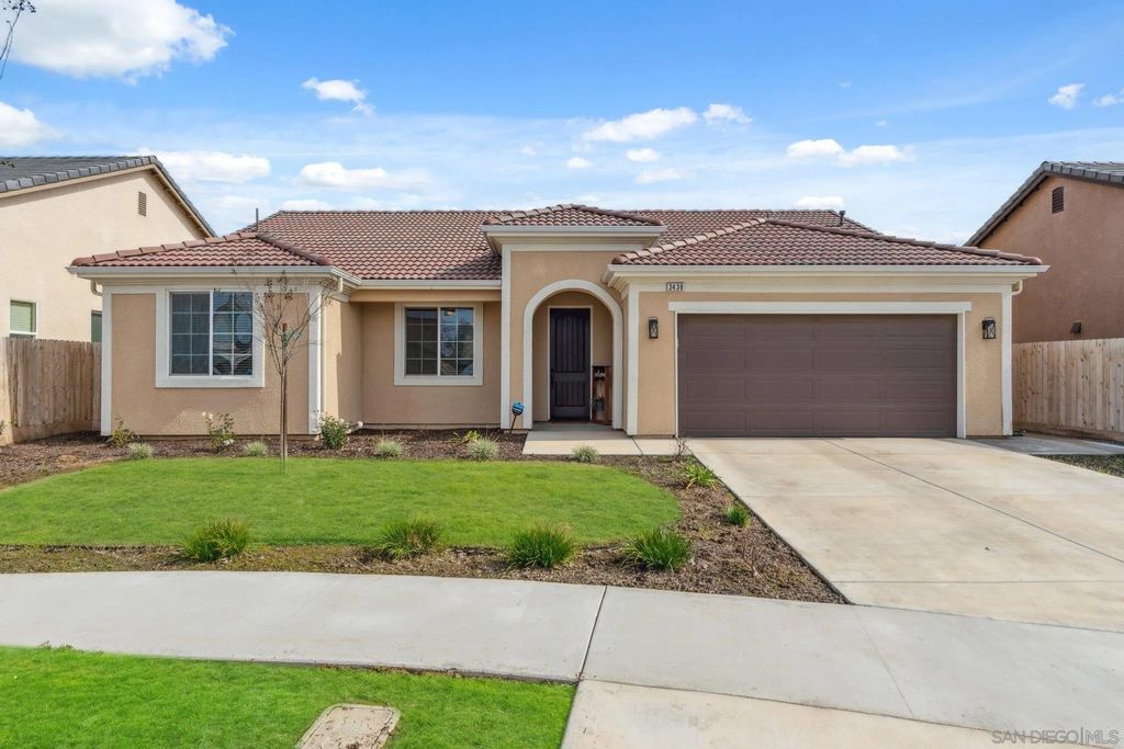 Photo of 3438 N Oakwood Ct, Visalia, CA 93291 (MLS # 250041496)