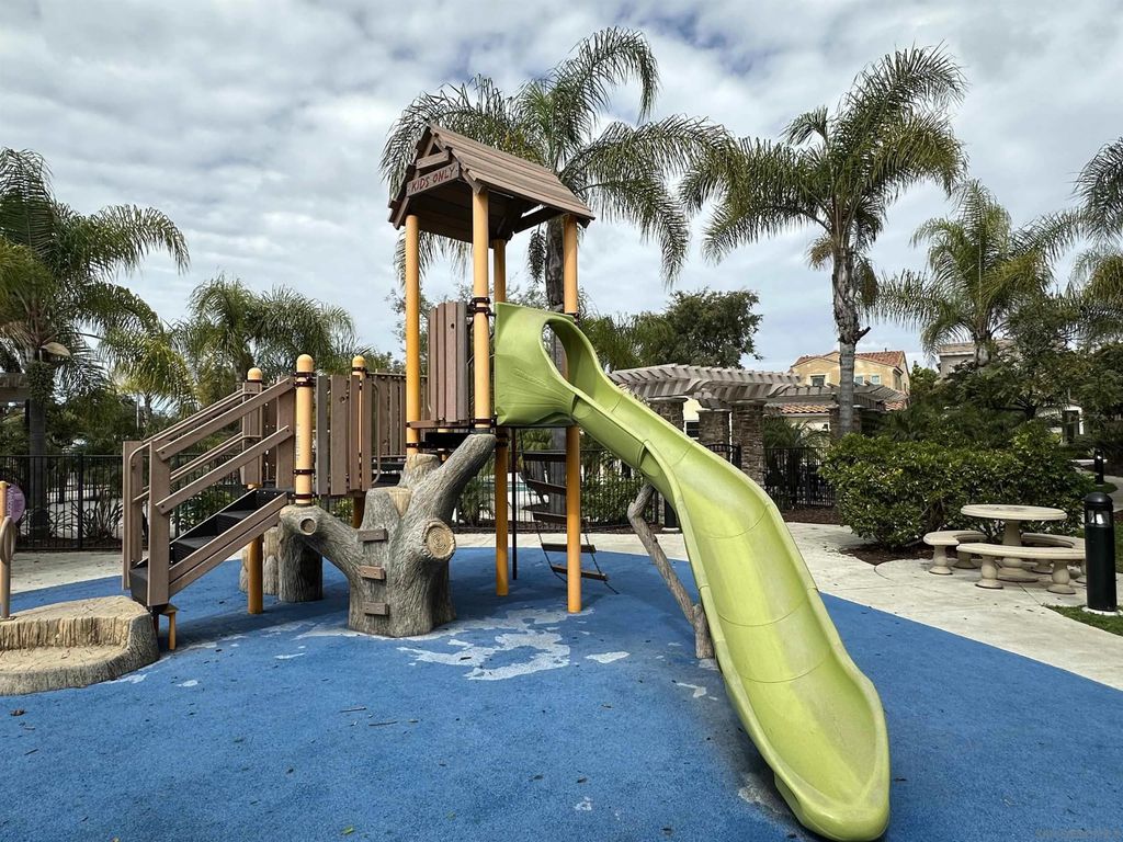 Photo of 2076 Blue Oak Lane, Vista, CA 92084 (MLS # 260004470)