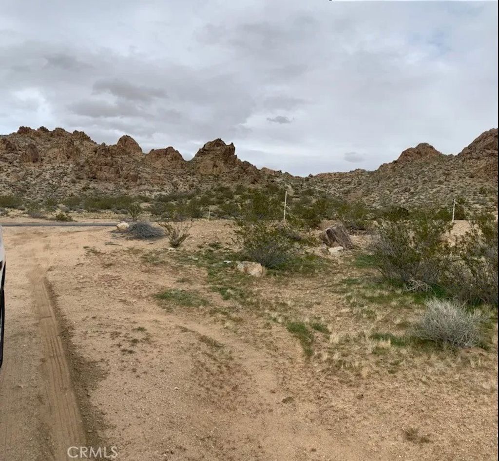 Photo of 0 Rabbit Springs Rd, Lucerne Valley, CA 92356 (MLS # HD25279955)