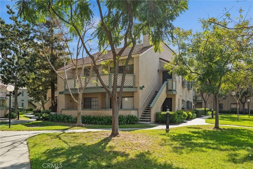 Photo of 3525 W Greentree Circle #G, Anaheim, CA 92804 (MLS # DW26066231)