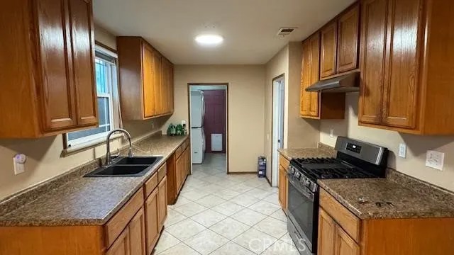 1046 E Mardina Street