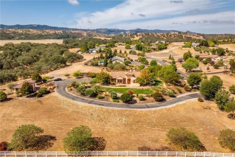 Photo of 155 Via Del Salinas, Paso Robles, CA 93446 (MLS # NS26195907)