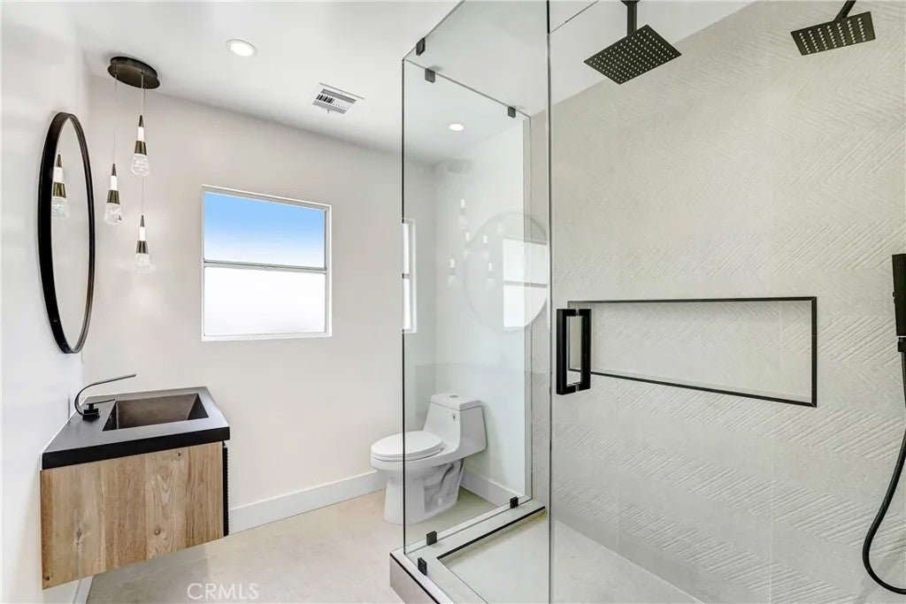 Photo of 6722 Katherine Ave, Van Nuys, CA 91405 (MLS # BB26161972)