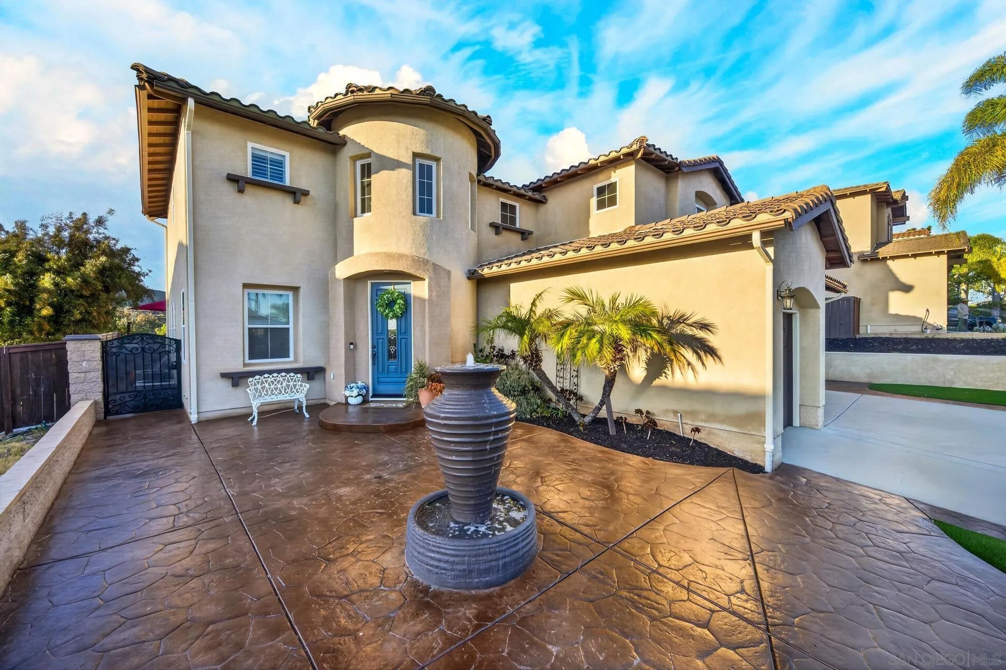 2555 N Trail Court