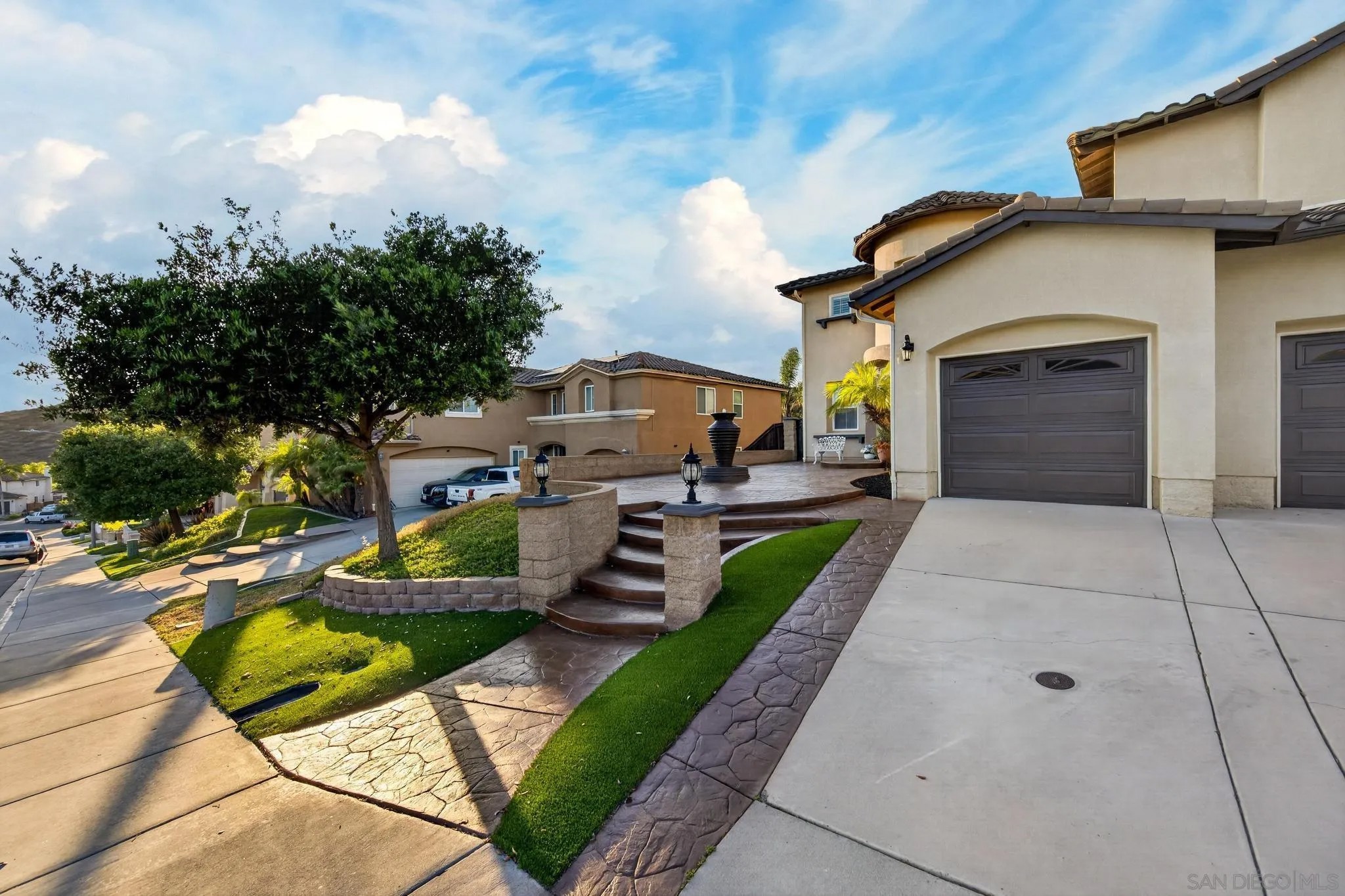 2555 N Trail Court
