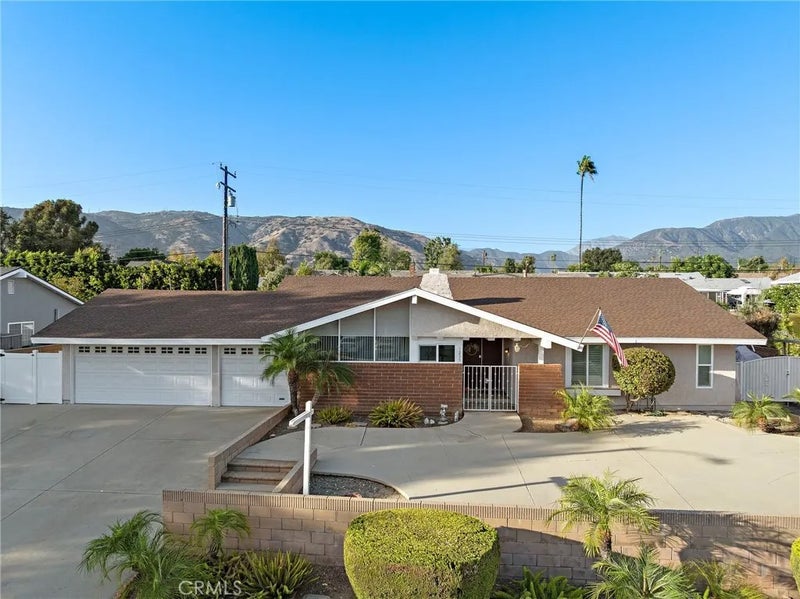 1255 Ruggles Street