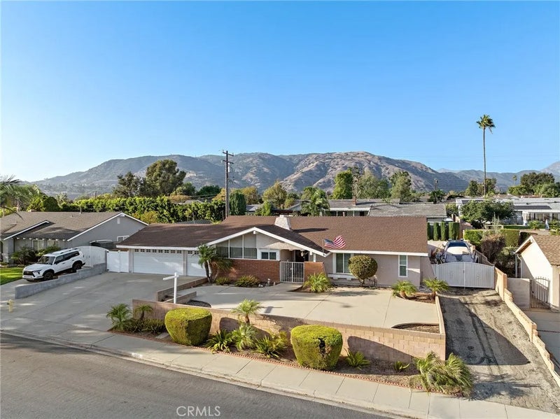 1255 Ruggles Street