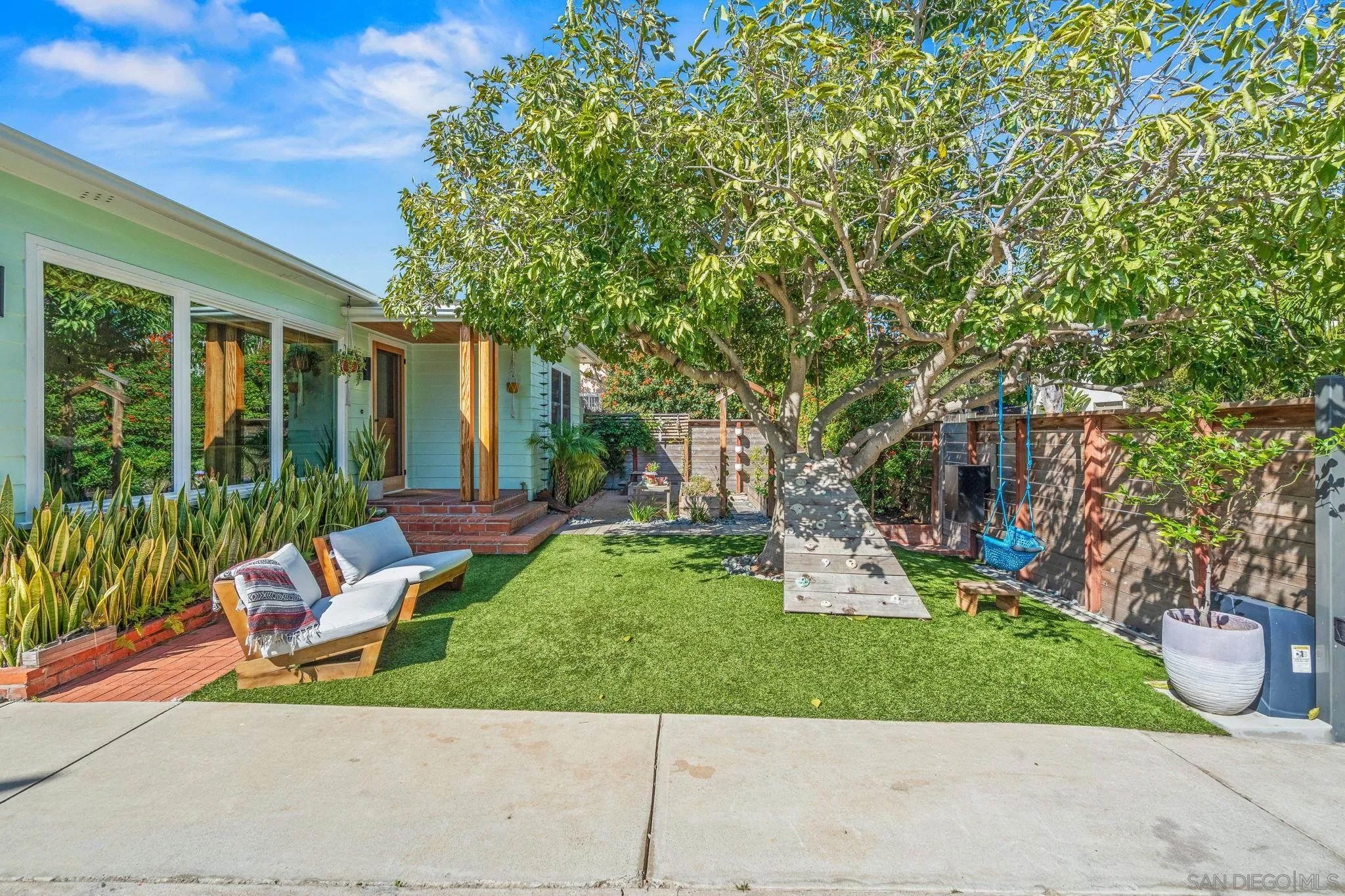 709 N Nevada