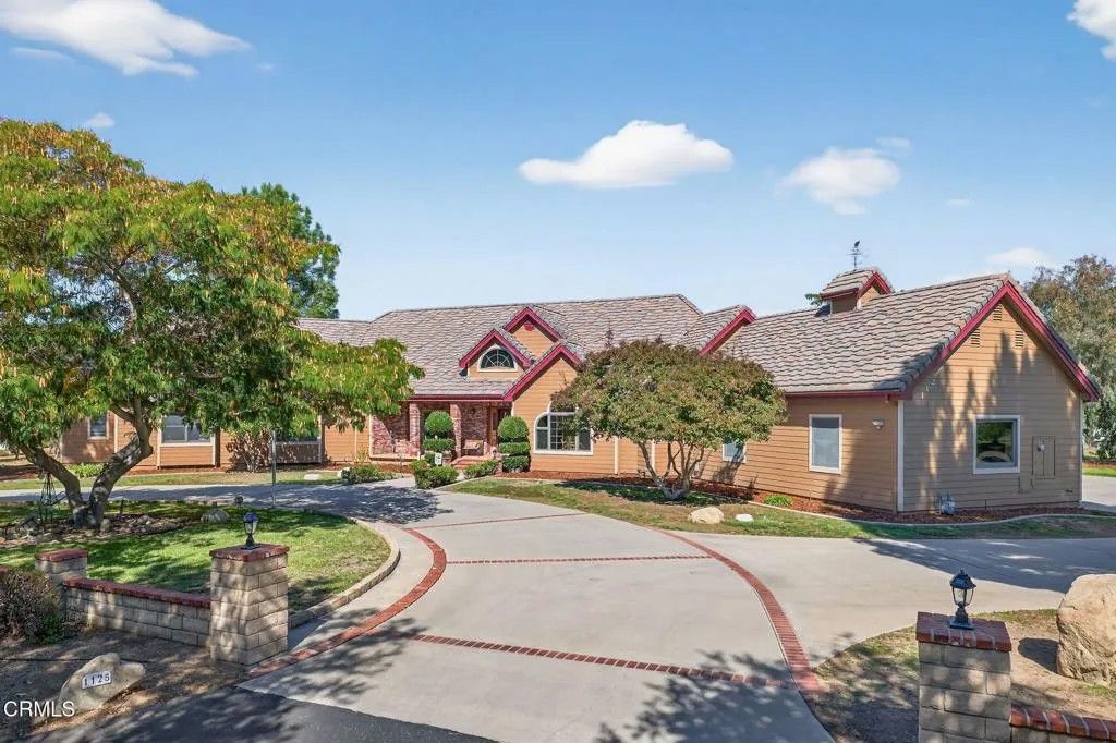 Photo of 1125 Spring Street, Oak View, CA 93022 (MLS # V1-34943)