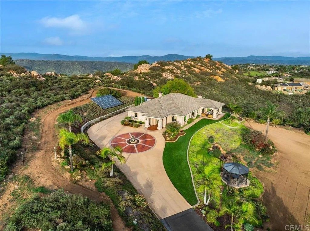 Photo of 19894 Via Vista Grande, Ramona, CA 92065 (MLS # NDP2600780)