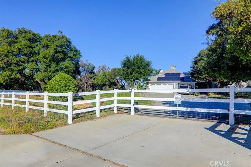 Photo of 16950 Scottsdale Rd, Riverside, CA 92504 (MLS # IV26040292)