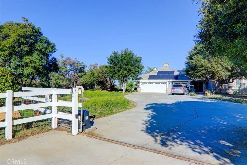 Photo of 16950 Scottsdale Rd, Riverside, CA 92504 (MLS # IV26040292)