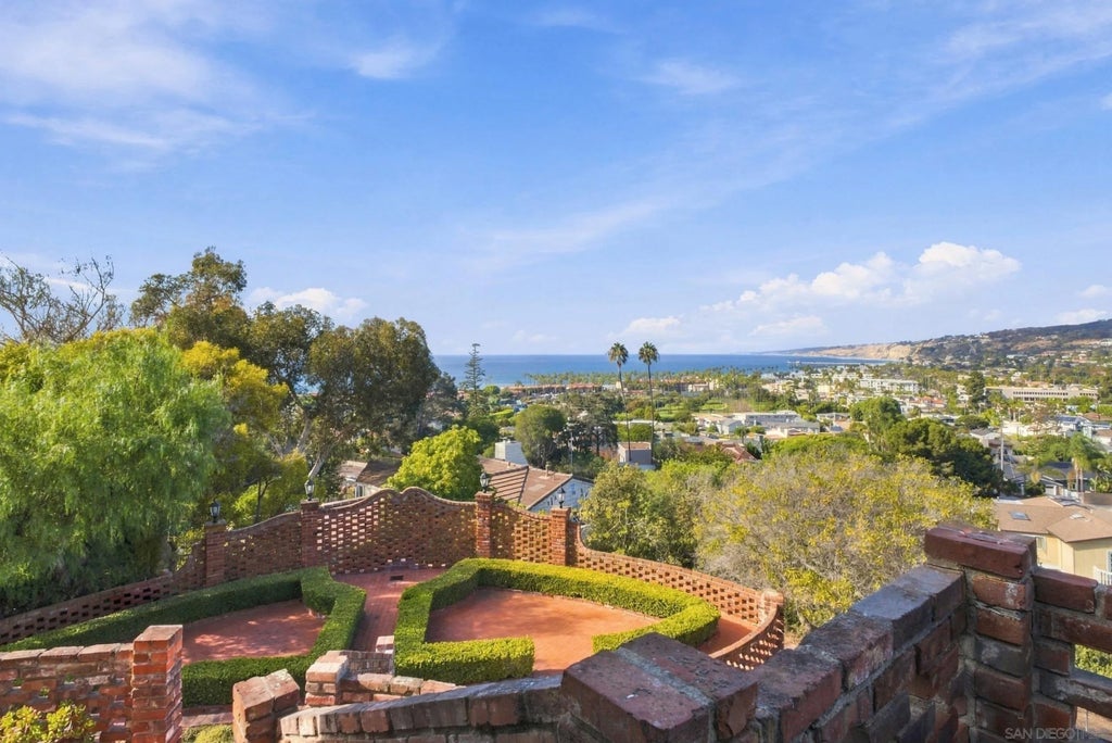 Photo of 7865 Roseland Drive, La Jolla, CA 92037 (MLS # 260023831)