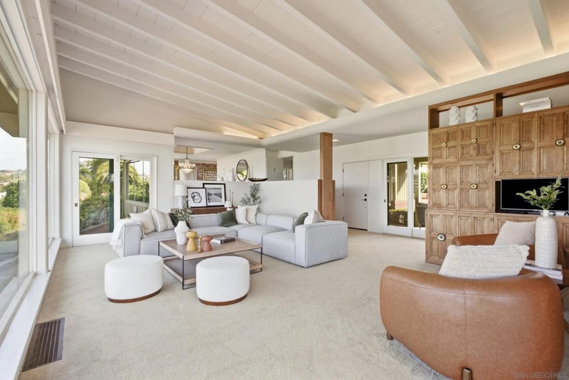 7865 Roseland Drive