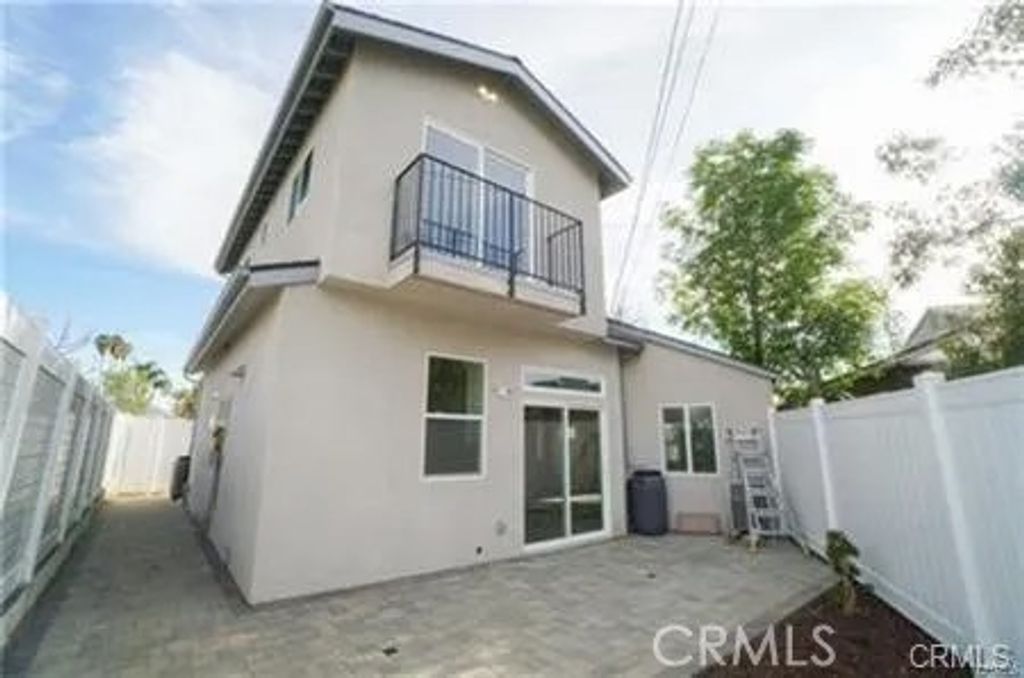 Photo of 17023 Burton Street, Lake Balboa, CA 91406 (MLS # SR26014631)