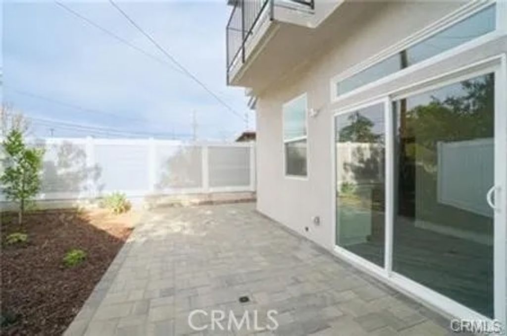 Photo of 17023 Burton Street, Lake Balboa, CA 91406 (MLS # SR26014631)