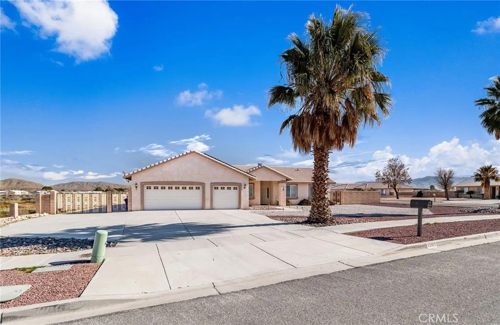 Photo of 15095 Douglas St, Apple Valley, CA 92307 (MLS # CV26024602)